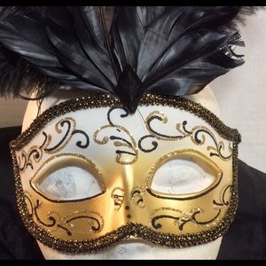 Venetian Black Feather Gold Black Mask
Nwot